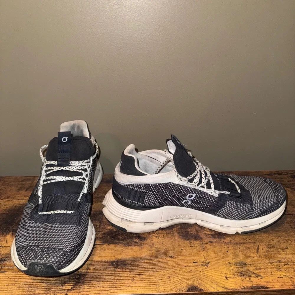 On Cloudnova Running Shoes Women Black White Size 9.5 GOOD